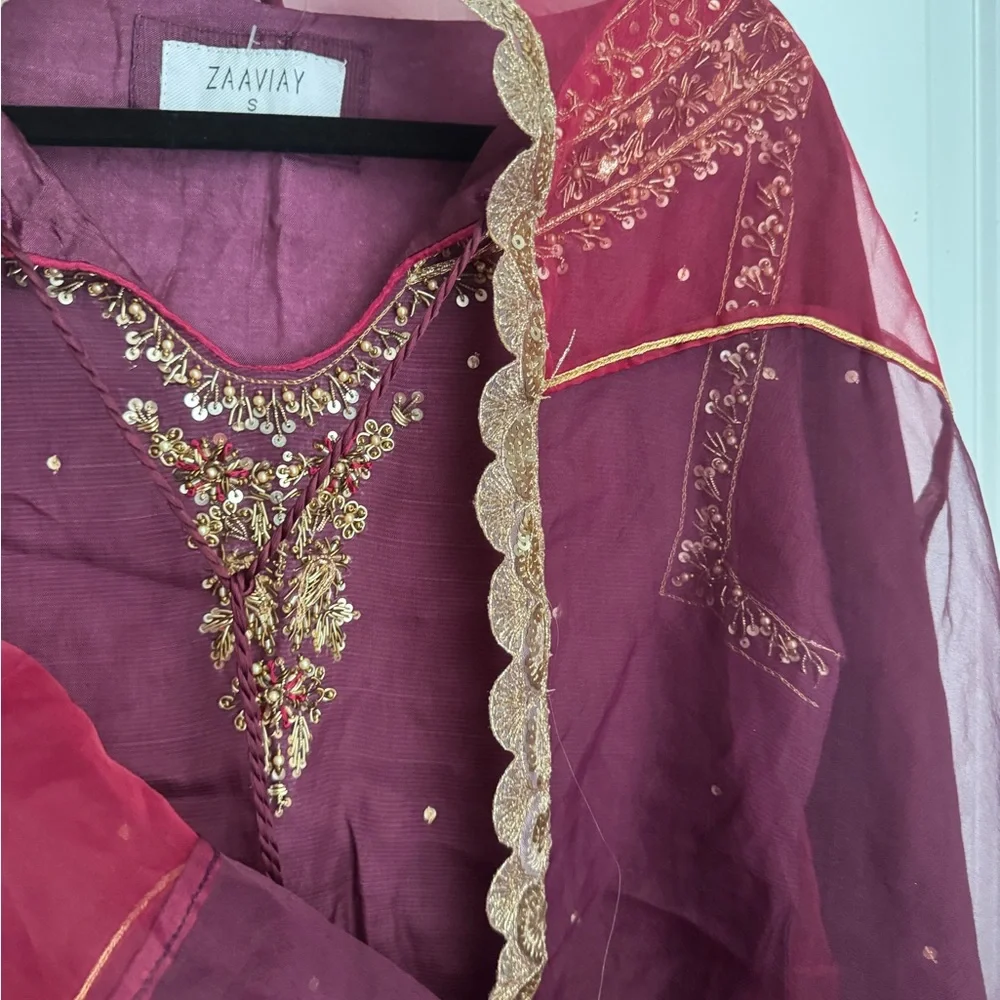 Zaaviay - Chic Burgundy and Gold Women's Suit ( Ranjhana -Three Piece) - Picture 7 of 14